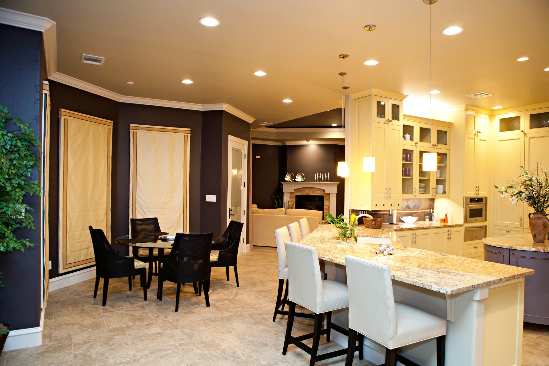 4-seater dining area with 5-seater kitchen countertop