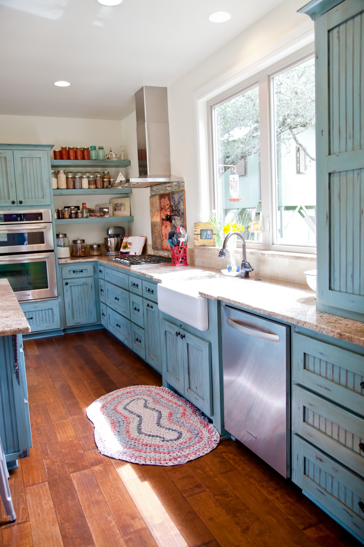 blue-themed kitchen